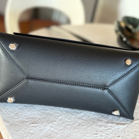 Carolina Herrera Doma Signature Satchel Medium Black Leather Handbag - NWT - Picture 13 of 14